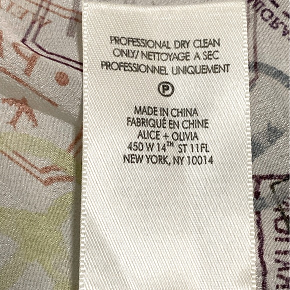NWT Alice + Olivia Willa Travel Stamp Print Silk Long Sleeve Shirt - Sz S - Picture 9 of 9